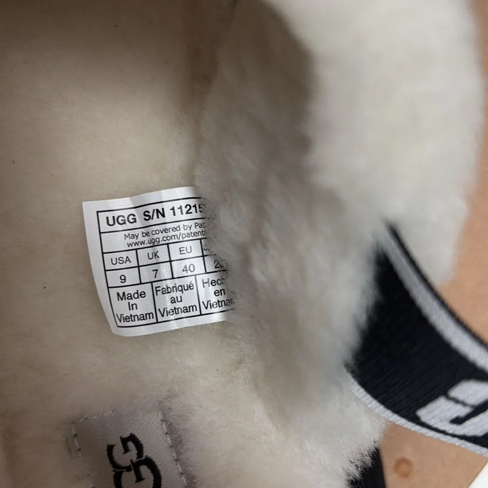 UGG Disco Cross Slide Brand New in Box w/Tag Size 9 Black White - Picture 9 of 9